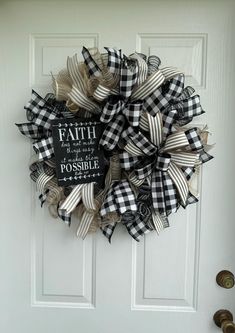 a black and white wreath that says faith is the reason to be possible on it