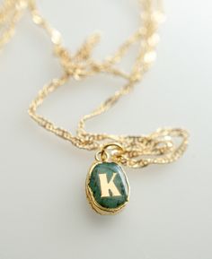 Small Gold Initial Necklace Custom Initial Necklace Small - Etsy Argentina May Birthstone Gold Vintage Necklace, Vintage Gold Necklace For May Birthstone, Handmade Gold Initial Pendant Necklace, Vintage Initial Necklace Gift, Vintage Initial Necklace As A Gift, Gold Initial Pendant Necklace For May Birthstone, Vintage Gold Initial Necklace For Gifts, Vintage Gold Necklaces With Initials, Vintage Gold Necklace With Emerald