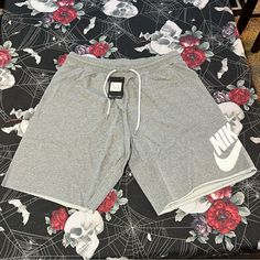 Brand New With Tags. - Rare 2017 Nike Ft Gx Sportswear Nsw Carbon Heather Gray Fleece Shorts In Mens Size Xxl. 100% Cotton. Wallet Pocket. Draw Strings. Retail: $60.00 Gray Athletic Fit Activewear For Casual Wear, Nike Moisture-wicking Sweatpants For Gym, Nike Comfortable Joggers For Sports, Nike Sportswear Joggers For Gym, Casual Gray Athletic Fit Shorts, Nike Cotton Sweatpants For Gym, Nike Sweatpants For Workout With Moisture-wicking, Gray Sportswear Shorts For Jogging, Gray Athletic Fit Shorts For Sportswear