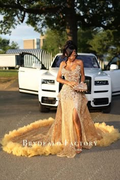 Homecoming Aesthetic, Prom Photoshoot, Prom Inspiration, Prom Poses, Gold Prom, Gold Prom Dresses, Gorgeous Prom Dresses, Strapless Prom Dress, Senior Prom Dresses