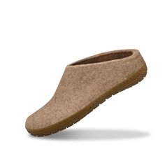 Felt slipper of 100% pure natural wool in the new color Sand with a sole of natural rubber.An indoor shoe allowing you to walk out with your garbage or empty your mailbox.The slipper is flexible and easy to jump into. It keeps the foot warm and dry, due to the wool’s great capacity of absorbing moisture. Slipper Shoes Women, Felted Wool Slippers, Slip On Slippers, Indoor Slippers, Outdoor Slippers, Felted Slippers, Wool Slippers, Slippers Women, Slipper Shoes