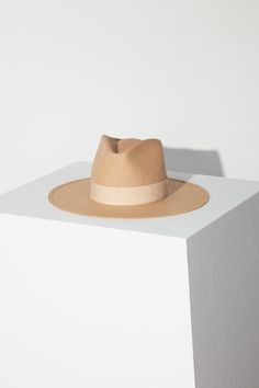 Hamilton - Janessa Leone Valentine Hats, Fedora Style, Freda Salvador, Packable Hat, Janessa Leone, Eclectic Style, Zadig And Voltaire, Innovative Design, Leather Band