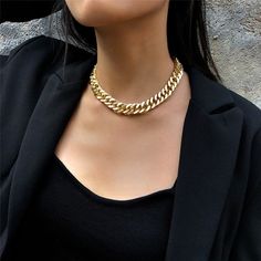 Chunky Chain Choker A simple gold/silver chain to layer with other necklaces or wear alone. Gold link necklaces are the perfect statement accessory to complete an outfit; worn gold chain necklaces are a must have for 2020. Chains and links give a nod to the '80s for a retro statement. Material: Aluminium Chain Length: 40+7cm / 15.7in+2.7in Weight: 42.1g Visit our shop for more necklaces and custom jewelry: https://www.etsy.com/shop/DetailsMatterGift Thank you for visiting and hope you enjoy shop Mens Choker Necklace, Chunky Choker Necklace, Outfit Elegantes, Chunky Choker, Gold Link Necklace, Necklace Outfit, Art Jewelry Design, Trendy Necklace, Jewelry Chain