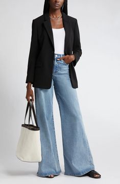 Black Blazer Outfit Summer, How To Style Wide Leg Trousers, Black Tote Outfit, Midsize Work Outfits, Fitted Blazer Women, Business Casual Outfits Jeans, Jeans Outfit Work, Trousers Outfit Work, Linen Blazer Outfit Women