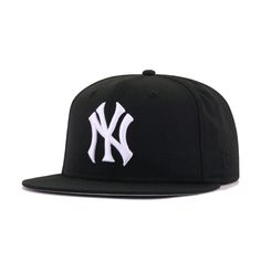 New Era Cap 59Fifty fitted hat for the New York Yankees in black colorway, featuring Subway Series side patch. A cleaner, updated version of a Hat Heaven classic, this Yankees fitted doesn’t mess around. With throwback logo on its front with a slightly more angular look, the famous Subway Series side patch in all its default color glory is emblazoned on the right side. Rear logo borrows colors from the side to give color to an otherwise monochromatic logo pairing, this fitted is ready for any da Classic Flat Cap Fitted Hat For Streetwear, Classic Black Baseball Cap With Flat Crown, Classic Snapback Fitted Hat With Logo Patch, Classic Fitted Hat With Logo Patch For Streetwear, Classic Fitted Hat With Logo Patch And Flat Bill, Classic Black Fitted Hat For Sports, Black Hip Hop Baseball Cap With Flat Bill, Black Flat Bill Hip Hop Baseball Cap, Black Hip Hop Flat Bill Baseball Cap