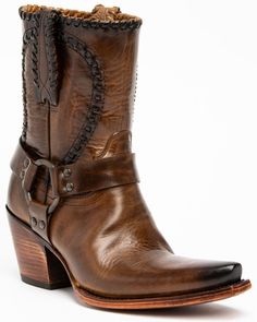 Shyanne Boots, Chukka Shoes, Best Jeans For Women, Country Style Outfits, Engineer Boots, Ariat Boots, Roper Boots, Hot Boots, Boots Are Made For Walking