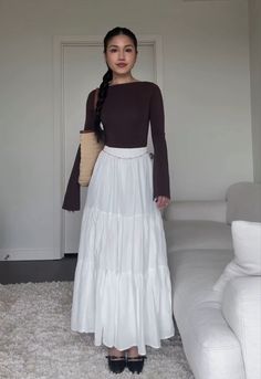 Long Black And White Skirt Outfit, Conservative Skirt Outfit, Long Skirt In Winter Outfit, Modest Style Aesthetic, Modesty Aesthetic Outfit, Cute Spain Outfits, Fall Flowy Skirt Outfit, Long Flowy Skirt Outfit Winter, Long Flowy Skirt Outfit Fall