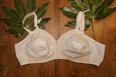 Vintage "Exquisite" Brand front-closure bra. Features adjustable straps and elastic band. Deadstock condition Labeled size 44B Adjustable Full Coverage Bra With Built-in Bra, Bra Items, Front Closure Bra, Ugly Duckling, Bra Lingerie, Label Sizes, Elastic Band, Being Ugly, Adjustable Straps