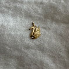 Cute 14k Yellow Gold Swan Charm For A Bracelet Or Necklace. Excellent Condition. Length: .75 In Width: .5 In Always Open To Offers, And Feel Free To Comment With Any Questions! Gothic Hippie, Gold Swan, Swan Necklace, Blue And Purple Flowers, Diamond Choker, Gold Chain With Pendant, Bird Charm, Yellow Earrings, Gold Diamond Earrings