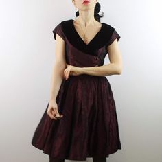 Beautiful vintage burgundi taffetà dress with tulle skirt. Black velvet collar and ribbons for a adorable back bow. Size 6-8 uk. Perfect conditions. All items are vintage and used. However they are all in good to excellent condition. Any defect is specified. Sometimes, small signs of use are to be considered normal. No exchanges and returns, but ask me everything you need! Formal Burgundy Velvet Dress, Vintage Velvet Party Dress, Vintage Burgundy Dress For Evening, Vintage Burgundy Evening Dress, Vintage Burgundy Party Dress, Burgundy Vintage Evening Dress, Vintage Fitted Velvet Dress, Fitted Vintage Velvet Dress, Velvet Vintage Dress For Vintage Events