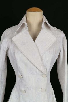 For Sale on 1stDibs - Alaïa - (Made in France) White cotton coat, fitted at the waist. Size indicated 40FR, it fits a 34FR/36FR. Additional information: Dimensions: Shoulder Elegant Cotton Outerwear For Daywear, Fitted Long Sleeve Blazer With Covered Buttons, Elegant Fitted Outerwear With Spread Collar, White Fitted Double-breasted Outerwear, Elegant Collared Cotton Outerwear, Elegant Cotton Collared Outerwear, Fitted White Collared Blazer, Fitted Cotton Winter Blazer, Fitted White Outerwear With Covered Buttons