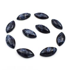 the black stones are arranged in a circle