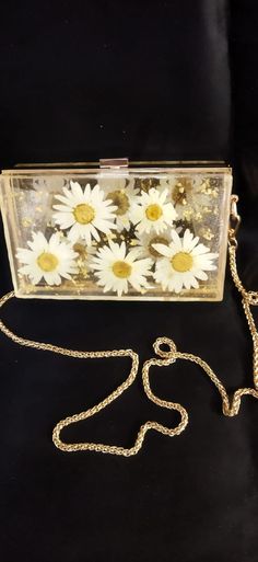 They are handmade products, they are personalized and the flowers in the icon of the epoxsy products are natural flowers. Only one of each product is produced. Trendy Handheld Evening Bag As Gift, Trendy Square Evening Bag As Gift, Trendy Square Evening Bag For Gift, Rectangular Shoulder Bag As A Summer Gift, Rectangular Shoulder Bag As Summer Gift, White Rectangular Shoulder Bag Gift, White Rectangular Clutch As Gift, Rectangular White Clutch As Gift, Handmade Summer Clutch As Gift