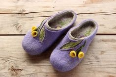 'Violet meadow'Product description:Our felt slippers are totally handcrafted of 100% pure wool with warm water, soap, love and care. The sole, made of craft foam, is firmly glued. Felted slippers are extremely solf, light, comfortable  and long-wearing. It will serve you trully for long years. Each pair of slippers is whole-felted and is handmade. None of the manifacturing techniques are being used. Thus your slippers will be unique even if there’s a certain likeness with the others from the mod Felt Slip-on Clogs With Rubber Sole, Felt Clogs With Rubber Sole Slip-on, Slip-on Felt Clogs With Rubber Sole, Felt Clogs With Rubber Sole And Round Toe, Felt Slip-on Slippers With Soft Sole, Casual Closed Toe Felt Slippers, Comfortable Felt Clogs With Round Toe, Comfortable Felt Clogs With Closed Toe, Comfortable Closed Toe Felt Clogs