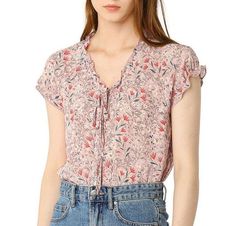 Spring Daywear Rayon Tops, Feminine Rayon Blouse For Vacation, Trendy Patterned Summer Blouse, Patterned Ruffled Tops For Vacation, Patterned Ruffle Tops For Vacation, Vacation Rayon Blouse With Floral Print, Summer Rayon Tops For Daywear, Feminine Rayon Tops For Daywear, Casual Patterned Summer Blouse