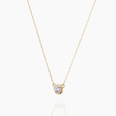 A one -grained diamond necklace with a milling around the diamond. The gorgeousness reminiscent of European antique jewelry is attractive. European Antiques, Milling, Jewelry Branding, Antique Jewelry, Natural Diamonds, Diamond Necklace, Gold Necklace, Yellow Gold, Gold