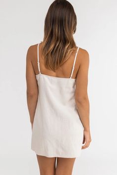 An essential wardrobe style, the Classic Slip Dress in soft hand feel ramie blend is your everyday go to for a fresh vacation vibe all year round. With adjustable straps and this breezy number will be a favourite throughout the seasons.