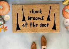 Check Brooms At The Door Funny Halloween Doormat Witch Broom Design, Summer Doormat, Spring Doormats, Door Mat Diy, Halloween Doormat, Clever Halloween, Halloween Door Mat, Halloween Festivities, Christmas Doormat