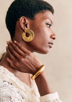 Gold-plated recycled brass earrings;Non-plated surgical steel stems to avoid allergy risks;Weight: 8.3 g / 0.28 oz ;Height: 4.5 cm / 1.5 in Sezane Earrings, Brand Moodboard, Statement Skirt, Earrings Classic, Brass Earrings, Elegant Dress, Parisian Style, Arm Band, Occasion Wear