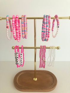 Preppy Bracelet Holder, Bracelets Preppy, Pink Movies, Preppy Bracelets, Bracelet Holders, Stacking Bracelets, Clean Environment, Pop Up Store, Bracelet Stack