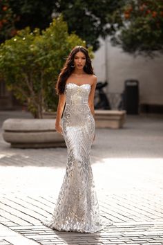 Malisa - Silver Strapless Sequin Gown with Sweetheart Neckline & Train Sparkly Dresses, Gold Dresses, Celebrity Gowns, Strapless Sweetheart Neckline, Womens Wedding Dresses, Cocktail Gowns, Sleeveless Long Dress, Ladies Gown, Prom Formal