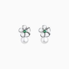 Indulge in the luxurious elegance of our Pearl Flower Studs. Adorned with charming green gemstone inlaid flowers, these sophisticated earrings will elevate any outfit to a whole new level. Make a statement with these exclusive studs that are sure to turn heads and leave a lasting impression. Detail： -Material: 14k gold/silver plated with internal brass -S925 silver needle -Gauge: 20g | 0.8mm -Dimensions: 14mm Length x 9.6mm Width -Closure: rubber backings -Include: a pair * Get inspired: 365 day Sophisticated Earrings, Needle Gauge, Ear Style, Pearl Flower, Green Gemstones, Flower Studs, Belly Rings, Chain Earrings, 365 Days