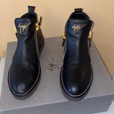 Beautiful New Unworn Men’s Black Leather Authentic Gz Boots. Gold Hardware And Logo. Pull On With 2 Side Zippers And Pull Tab In Back. These Soft Leather Boots Are Stunning! Black And Gold Boots, Venus Aesthetic, Black And Gold Shoes, Giuseppe Zanotti Boots, Dnd Oc, Soft Leather Boots, Snake Skin Shoes, Gold Boots, High Top Boots