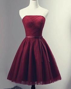 Cocktail Dresses 2022, Simple Prom Dress Short, Vestidos Color Vino, Homecoming Dresses 2022, Knee Length Prom Dress, Homecoming Dress Ideas, Hoco Ideas, Homecoming Dress Short, Tulle Party Dress