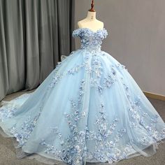 Floor-length Light Blue Gown For Quinceanera, Fitted Floor-length Sweet 16 Dress, Fitted Floor-length Dress For Sweet 16, Quinceanera Dress With Sweetheart Neckline For Banquet, Fitted Floor-length Quinceanera Dress For Sweet 16, Fitted Princess Dress With Sweetheart Neckline For Prom, Elegant Tulle Gown For Sweet 16, Princess Quinceanera Dress With Sweetheart Neckline For Banquet, Princess Style Fitted Dress For Quinceanera