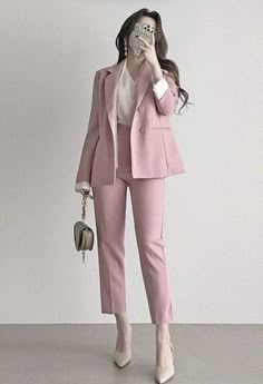 Pinky vibe Korean Formal Outfits For Women, Korean Women Suit, Korean Office Outfit, Work Outfits Women Office, Korean Fashion Outfits, Office Outfits Women