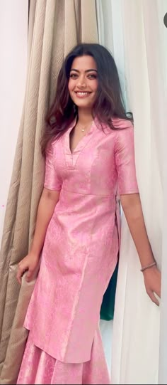 Stylish Kurti Designs Latest, Fancy Kurti Designs Latest, Chudidhar Designs, Salwar Neck Designs, Suit Styles, Simple Frock Design, Stylish Kurtis Design, Churidar Neck Designs, Kurti Sets