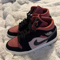 Barely Worn - Great Condition Cute Jordans, Sneakers Jordans, Air Shoes, Cute Nike Outfits, Custom Nike Shoes, Shoes Sneakers Jordans, Shoes Nike Air, Nike Air Jordan 1 Mid, Nike Shoes Jordans