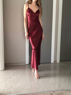 This silk satin slip dress can be worn as a bridesmaid dress, party and date dress and for many other occasions. Made of satin silk. DESCRİPTİON: -Adjustable straps. -Designed for a slim but relaxed fit. -Unlined. İt is a custom made dress, tailored according to your preferences, you can choose the length of the dress and order it with cut on the front. While ordering write your bust, waist and hips measure, so the dress will be made to your size. Please enquire if you're interested in different Deep Red Satin Dress, Mideval Dress, Red Satin Slip Dress, Satin Dress Outfit, Bias Dress, Wine Colored Dresses, Bridesmaid Satin, Fashion Dream Job, Red Silk Dress