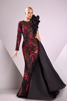 Lace gown with organza details – HerTrove Sequins Gown, Organza Gown, Classy Wardrobe, Prom Dress Trends, Organza Gowns, Midi Dress Style, Effortlessly Chic Outfits, Red Evening Dress, Prom Style