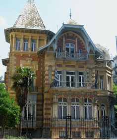 an old building with many windows and balconies on the top floor is shown