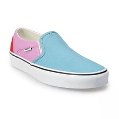 Women Skates, Women's Vans, Womens Vans, Amelie, Casual Look, Vans Classic Slip On Sneaker, Skate Shoes, Vans Shoes, The Family