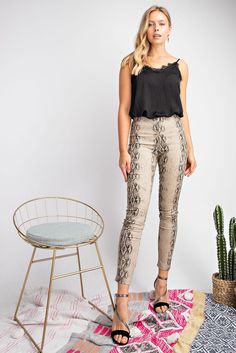 Denim Snakeskin Skinny Pants that fit like leggings. Stretchy Waistband Lightweight 97% Cotton 3% Spandex FINAL SALE Unique Boutique, Snake Skin, Western Fashion, Final Sale, Capri Pants, Leggings, Spandex, Boutique, Pants