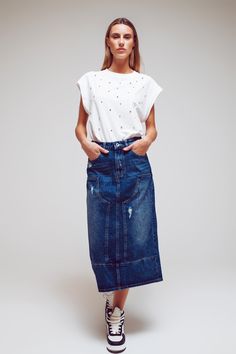 Show off your casual yet fashionable style with our Maxi Pencil Denim Skirt With Panel Details In The Front. Constructed from 100% cotton, this regular fit skirt is modeled by our size S model (31-22-35, height: 6") and runs true to size. The rectangle cut and maxi length provide a unique silhouette while maintaining the comfort of casual wear. Crafted from rigid, non-stretch denim, this skirt features side and back pockets for convenience. With a zip fastening, this skirt is both easy to wear a Winter Outfits Dresses, Maxi Pencil Skirt, Fit Skirt, Pencil Silhouette, Blue Denim Skirt, Perfect Denim, Denim Pencil Skirt, Denim Chic, Denim Maxi Skirt