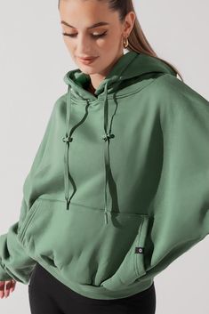 It's like wearing your boyfriend's hoodie... except better. Designed to feel like the ultimate warm hug, this oversized hoodie will be your new can’t-live-without.