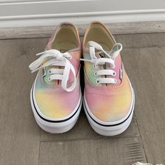 Tie Die Vans! Never Worn Pink Sparkly Shoes, Girls Vans, Dye Shoes, Checkerboard Vans, Shoe Painting, Baby Vans, Tie Dye Shoes, Black And White Vans, Vans Toddler