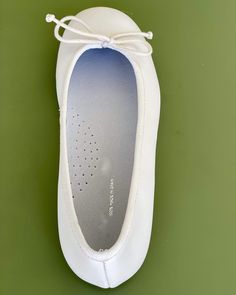 Beautiful and comfortable Spanish shoes for girls to wear on special occasions, such as the first communion. Please refer to the size conversion table. 100% leather Made in Spain Final Sale, no exchanges nor returns will be available White Ballet Flats With Removable Insole, White Synthetic Ballet Flats With Round Toe, White Slip-on Ballet Flats With Flat Heel, White Slip-on Ballet Flats, White Synthetic Slip-on Ballet Flats, White Flats With Removable Insole And Round Toe, White Round Toe Flats With Removable Insole, White Ballet Flats With Leather Sole, White Flats With Ortholite Insole And Round Toe