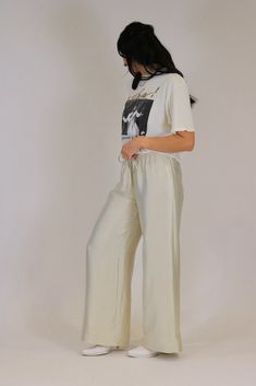 We love these flowy palazzo pants! These are so great for making a casual outfit look super elevated. Throw these pants on to run errands or when having a date night with the girlfriends. They are adjustable with a draw string waistband and pretty standard length on the pant leg. 70% Rayon, 16% Nylon, 14% Polyester Runs true to size but longer on the length Alyssa is wearing size Medium Alyssa is 5'7, typically a medium in tops and a 28" Waist Care Instructions: Cold hand wash or gentle machine High-waisted Parachute Pants For Loungewear, Summer Loungewear Wide-leg Parachute Pants, Beige Bohemian Full-length Pants, Bohemian Wide-leg Parachute Pants For Loungewear, Beige Wide-leg Parachute Pants With Elastic Waistband, Skylar Grey, The Girlfriends, Pants Large, Cold Hands