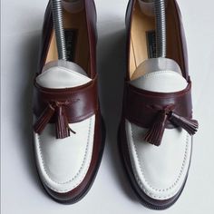 Woman’s Cole Haan Brown And White Leather Tassel Loafer, Worn Once In Its 20’s Years, Perfect Condition Literally, Handmade In Italy. Calfskin Leather And Leather Stacked Heels. Classic White Closed Toe Leather Shoes, White Cap Toe Leather Shoes For Work, White Leather Shoes With Brogue Detailing For Work, White Brogue Leather Shoes For Work, White Wingtip Leather Shoes For Work, White Slip-on Moccasins With Round Toe, White Moccasins With Leather Sole And Plain Toe, Classic White Leather Shoes With Round Toe, White Moccasins With Leather Sole