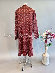 Expertly crafted from high-quality Maroon Gaji Silk, this kurta is a must-have for any fashion-forward individual. The luxurious material offers a comfortable fit while exuding a sense of elegance and sophistication. Perfect for any occasion, this kurta is the epitome of style and versatility. Fancy Clutch, Kids Wear Boys, Pleated Saree, Mens Sherwani, Kids Wear Girls, Bangle Box, Block Print Saree, Silk Saree Banarasi, Fancy Gowns