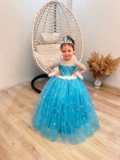 Frozen Dress Kids, Elsa Dress For Kids, Bridesmaids Colorful, Elsa Diy, Elsa Fancy Dress, Princess Dress For Kids, Elsa Crown, Elsa Outfit, Frozen Outfits