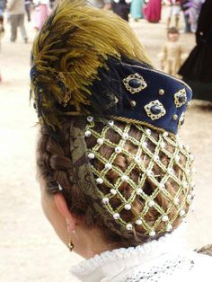 Elizabethan hat and snood, Elizabethan Costume, Elizabethan Fashion, Medieval Hats, 16th Century Fashion, Tudor Fashion, Historical Hats, Tudor Costumes