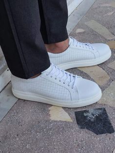 Monteri White Low-Top Sneakers-baagr.myshopify.com-shoes2-brabion Best Sneakers For Men, White Leather Sneakers Men, Leather Sneakers Men, White Sneakers Men, Suits Casual, Outfits Wedding, Sneakers Collection, Business Suits, White Leather Sneakers