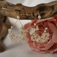 ❋ Handmade flower bridal earrings ❋ Flower earrings for occasions like wedding, christening etc. These beatiful flower earrings will add a unique touch to your wedding style. Wire can be made to three different colours, Gold, Rose Gold and Silver with matching posts. All flowers are individually made by hand and fixed on a Gold, Rose Gold or Silver colour wire. With a pair of 14K Gold, Rose Gold or Sterling Silver ear posts with 3mm ball. Size:    - approx 7 cm (2.75in) long from top of hook to