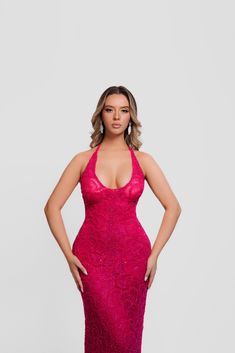 This elegant evening gown is the epitome of glamour and sophistication. It features a plunging neckline that complements the fitted bodice, accentuating a feminine silhouette. The dress is intricately adorned with a detailed, swirling pattern of sequins and beads that catch the light with every movement, offering a stunning shimmer effect. The form-fitting design gracefully flares into a mermaid tail at the bottom, creating a classic and timeless shape that exudes red carpet readiness. Minna Fashion, Elegant Evening Gown, Dress Suits For Men, Evening Gowns Elegant, Luxury Dresses, Evening Dresses Cocktail, Feminine Silhouette, Black Prom Dresses, Halterneck Dress