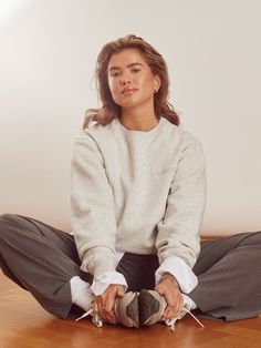 Casual Sweater With Ribbed Cuffs And Boxy Fit, Casual Boxy Sweater With Ribbed Cuffs, Relaxed Streetwear Sweatshirt With Ribbed Cuffs, Relaxed Crew Neck Sweater With Ribbed Cuffs, Classic Gray Sweatshirt With Ribbed Cuffs, Winter Relaxed Fit Sweatshirt, Winter Relaxed Sweatshirt, Classic Gray Sweatshirt With Ribbed Collar, Classic Sweatshirt For Spring Streetwear